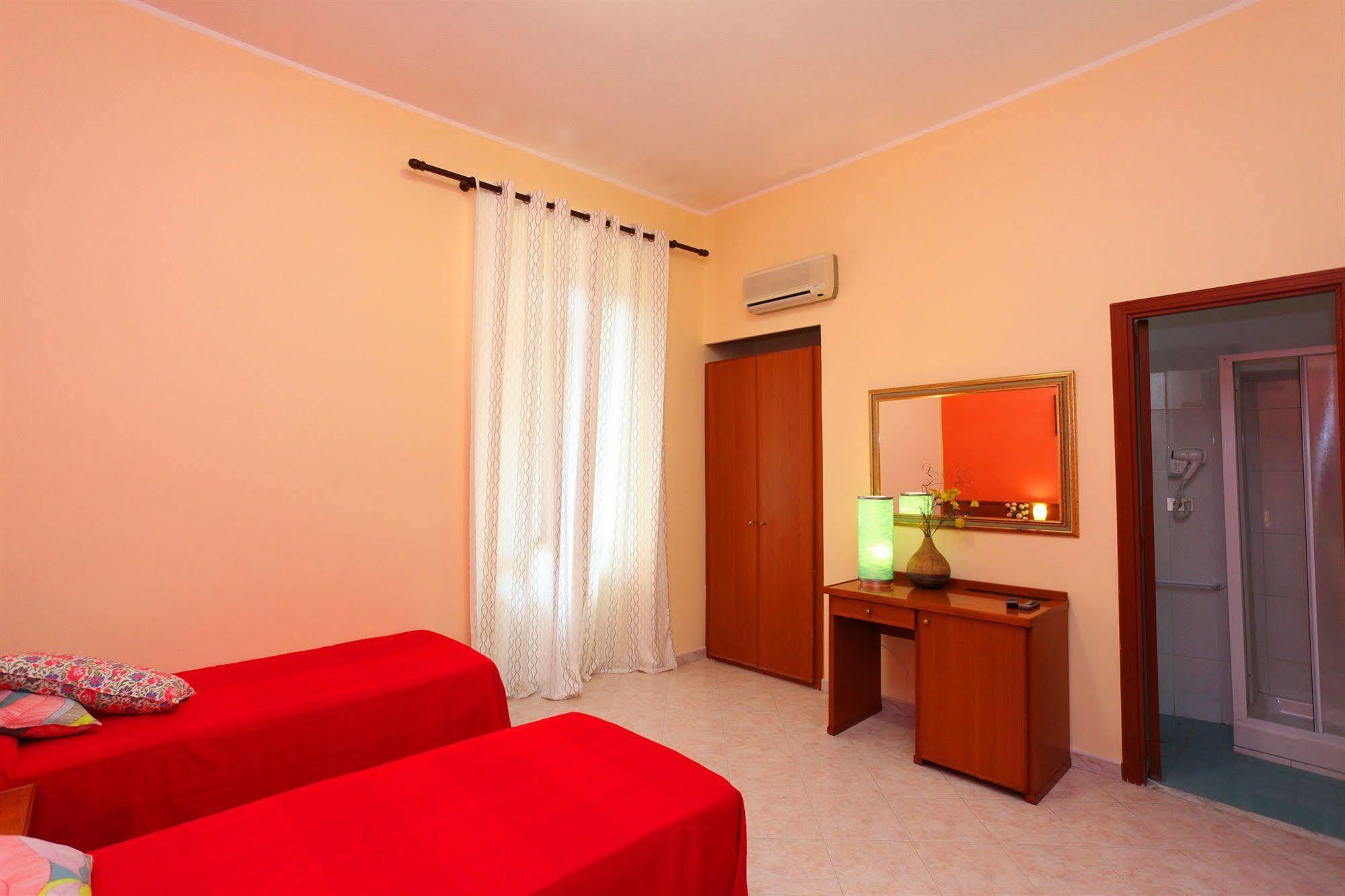 Hotel Pisa Rome Bagian luar foto